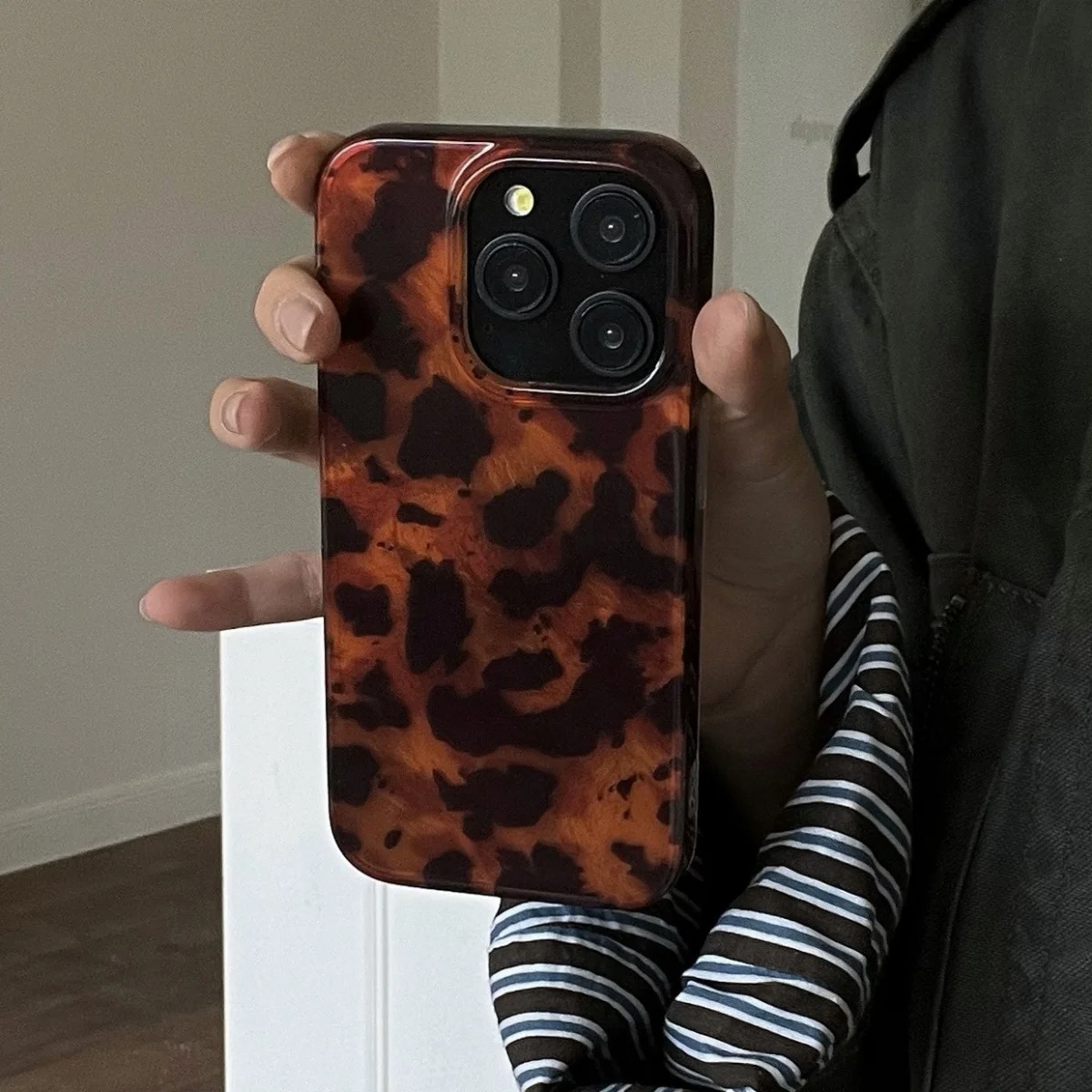 Retro Amber Texture Laser Phon - đánh giá và giá Phone Accessories Iphone